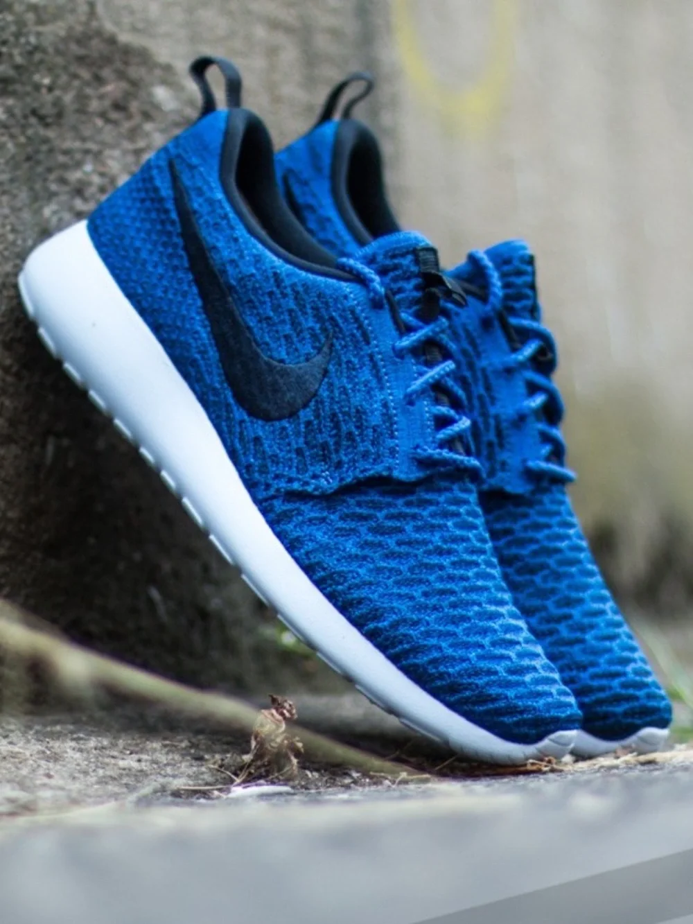 NIKE WOMENS ROSHE ONE FLYKNIT in BLUE Size: 7